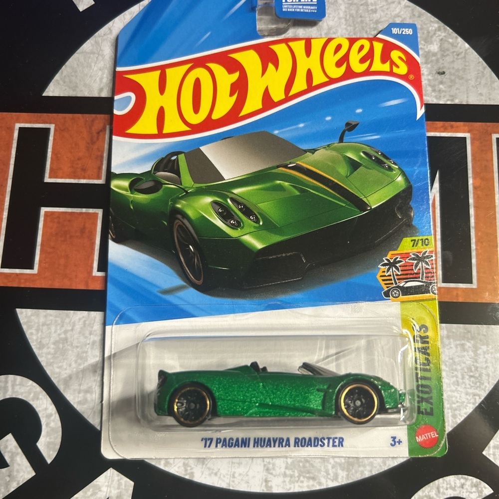 Green '17 Pagani Huayra Roadster Toy Car
